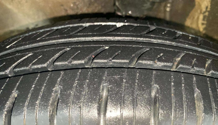 2015 Maruti Alto 800 LXI, Petrol, Manual, 43,917 km, Left Front Tyre Tread
