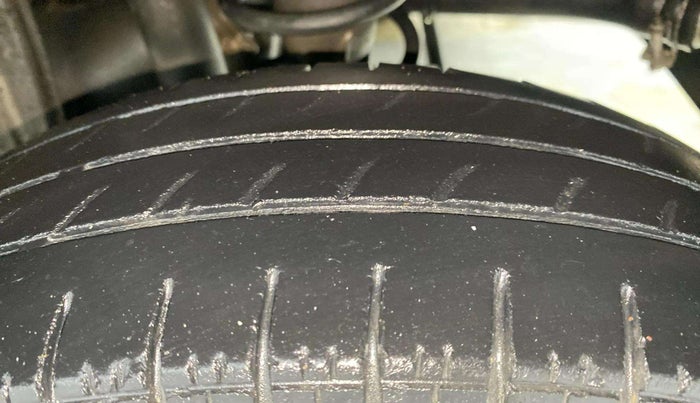 2015 Maruti Alto 800 LXI, Petrol, Manual, 43,917 km, Left Rear Tyre Tread