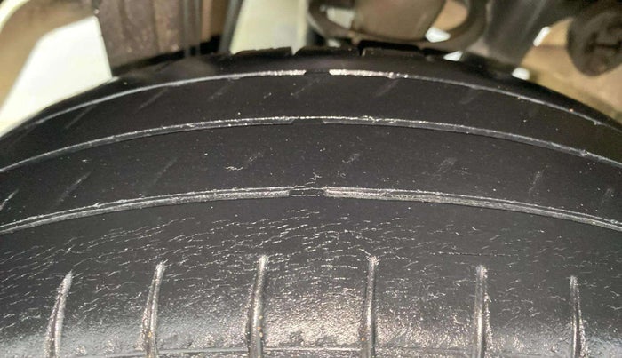 2015 Maruti Alto 800 LXI, Petrol, Manual, 43,917 km, Right Rear Tyre Tread