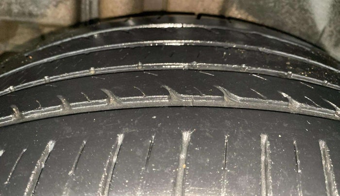2017 Maruti Ciaz ALPHA  AT 1.4  PETROL, Petrol, Automatic, 71,382 km, Right Rear Tyre Tread