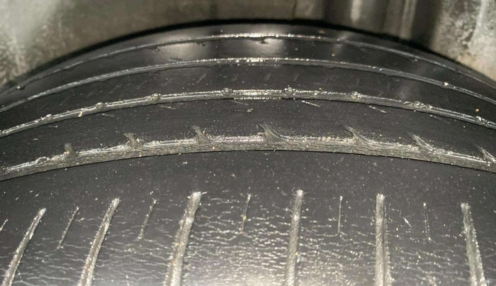 2017 Maruti Ciaz ALPHA  AT 1.4  PETROL, Petrol, Automatic, 71,382 km, Left Rear Tyre Tread