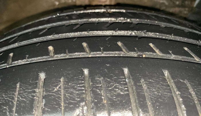 2017 Maruti Ciaz ALPHA  AT 1.4  PETROL, Petrol, Automatic, 71,382 km, Right Front Tyre Tread