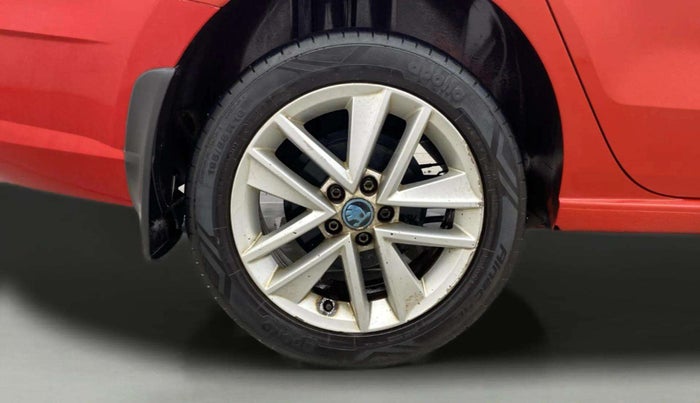 2017 Skoda Rapid 1.6 MPI STYLE PLUS AT, Petrol, Automatic, 1,00,713 km, Right Rear Wheel