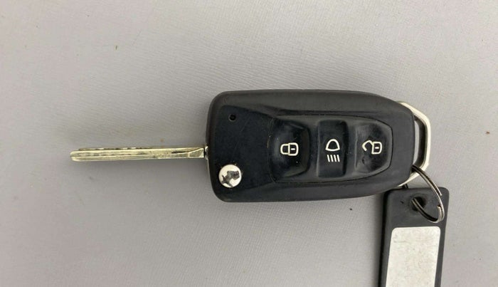 2018 Tata NEXON XM PETROL, Petrol, Manual, 43,939 km, Key Close Up