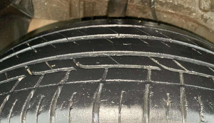 2018 Tata NEXON XM PETROL, Petrol, Manual, 43,939 km, Right Rear Tyre Tread