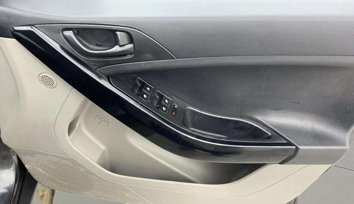 2018 Tata NEXON XM PETROL, Petrol, Manual, 43,939 km, Driver Side Door Panels Control