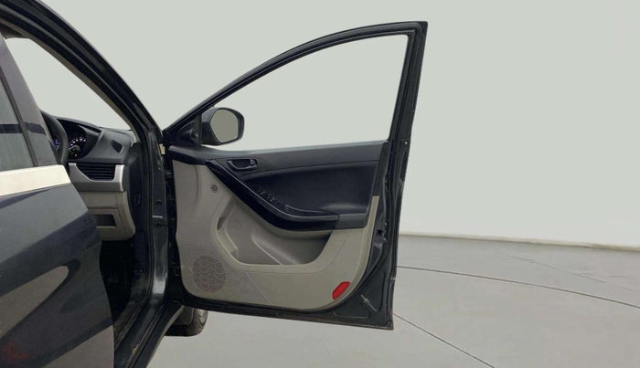 2018 Tata NEXON XM PETROL, Petrol, Manual, 43,939 km, RHS Front Door