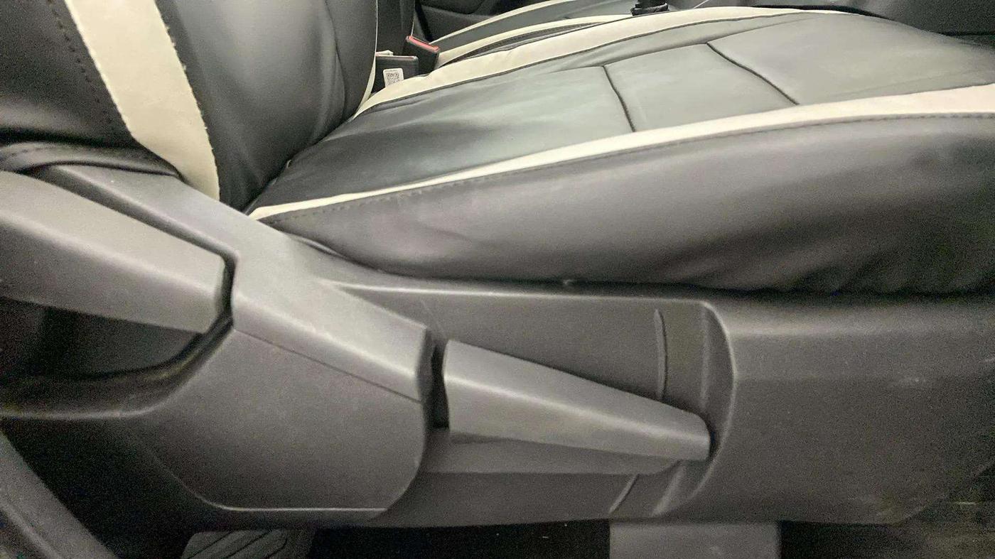 2022 Nissan MAGNITE XV PREMIUM, Petrol, Manual, 18,119 km, Driver Side Adjustment Panel