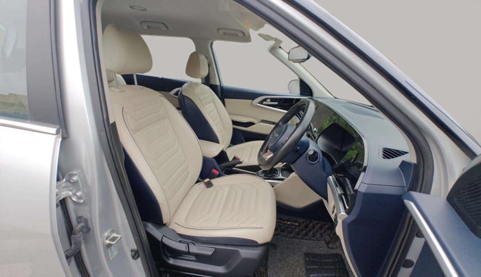 2022 KIA CARENS LUXURY 1.5 DIESEL 7 STR, Diesel, Manual, 44,562 km, Right Side Front Door Cabin