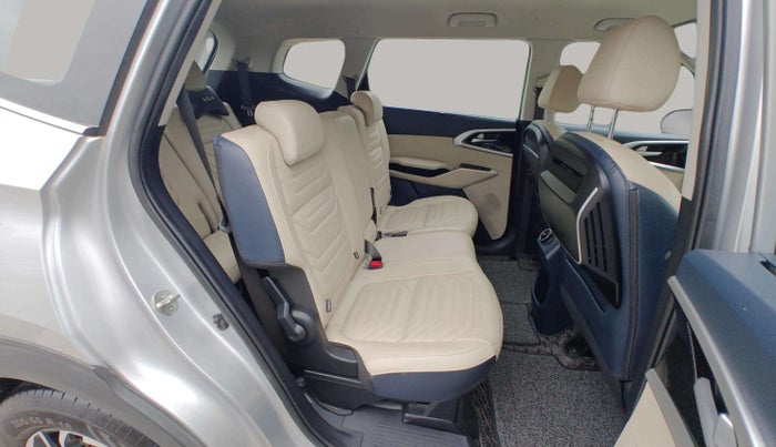 2022 KIA CARENS LUXURY 1.5 DIESEL 7 STR, Diesel, Manual, 44,562 km, Right Side Rear Door Cabin