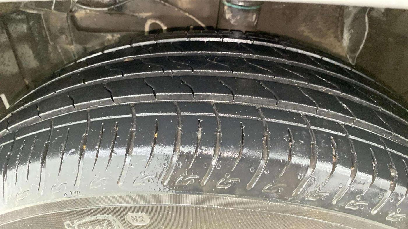 2024 Maruti BREZZA ZXI S-CNG, CNG, Manual, 16,791 km, Left Front Tyre Tread