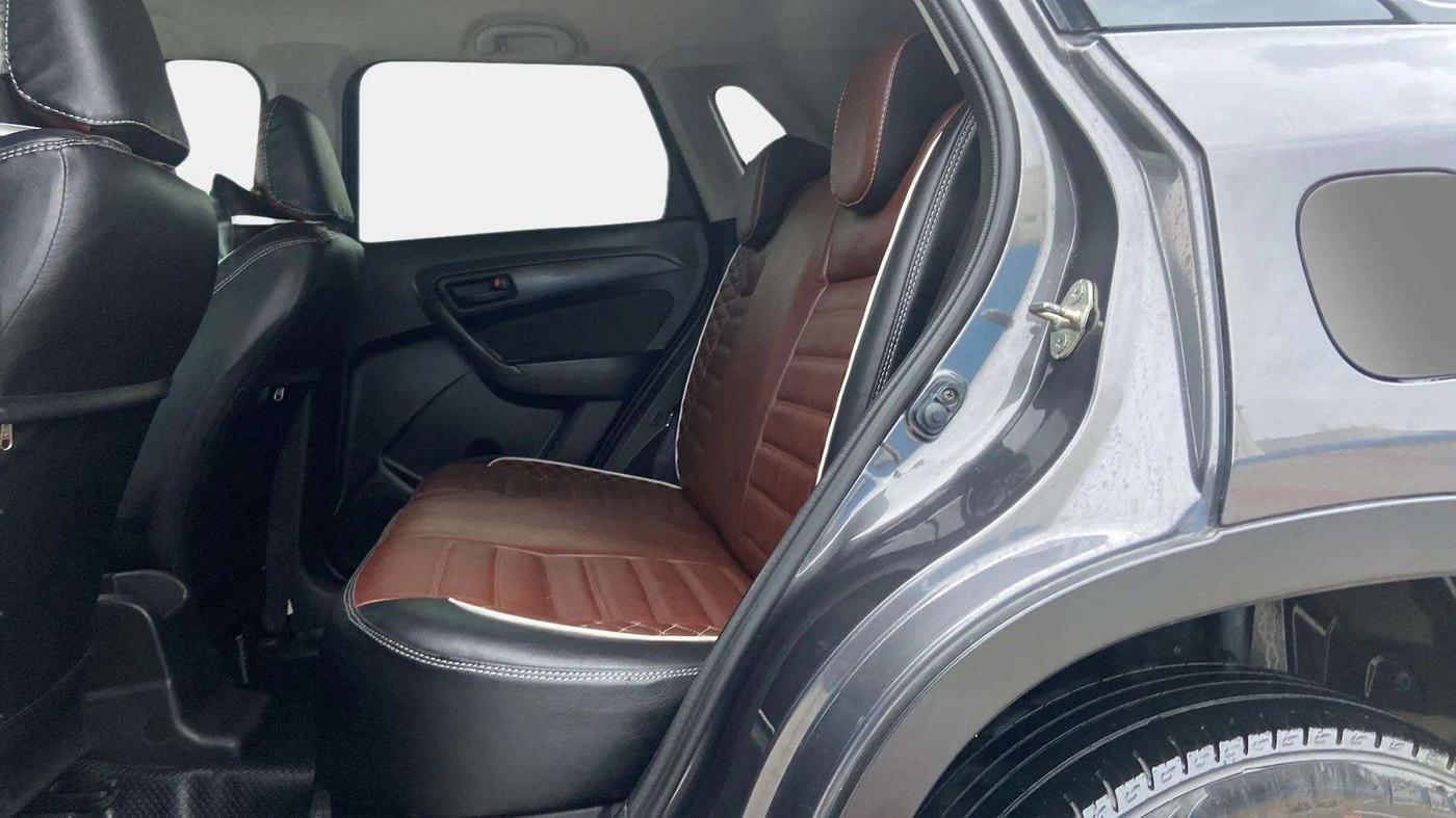 2020 Maruti Vitara Brezza VXI AT SHVS, Petrol, Automatic, 60,869 km, Right Side Rear Door Cabin