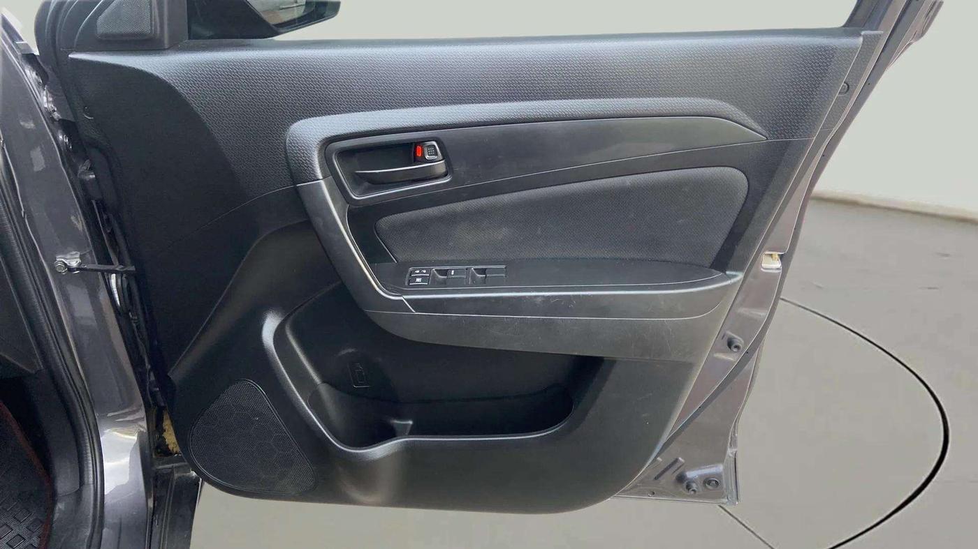 2020 Maruti Vitara Brezza VXI AT SHVS, Petrol, Automatic, 60,869 km, Driver Side Door Panels Control