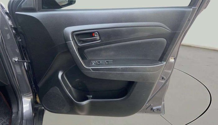 2020 Maruti Vitara Brezza VXI AT SHVS, Petrol, Automatic, 60,848 km, Driver Side Door Panels Control