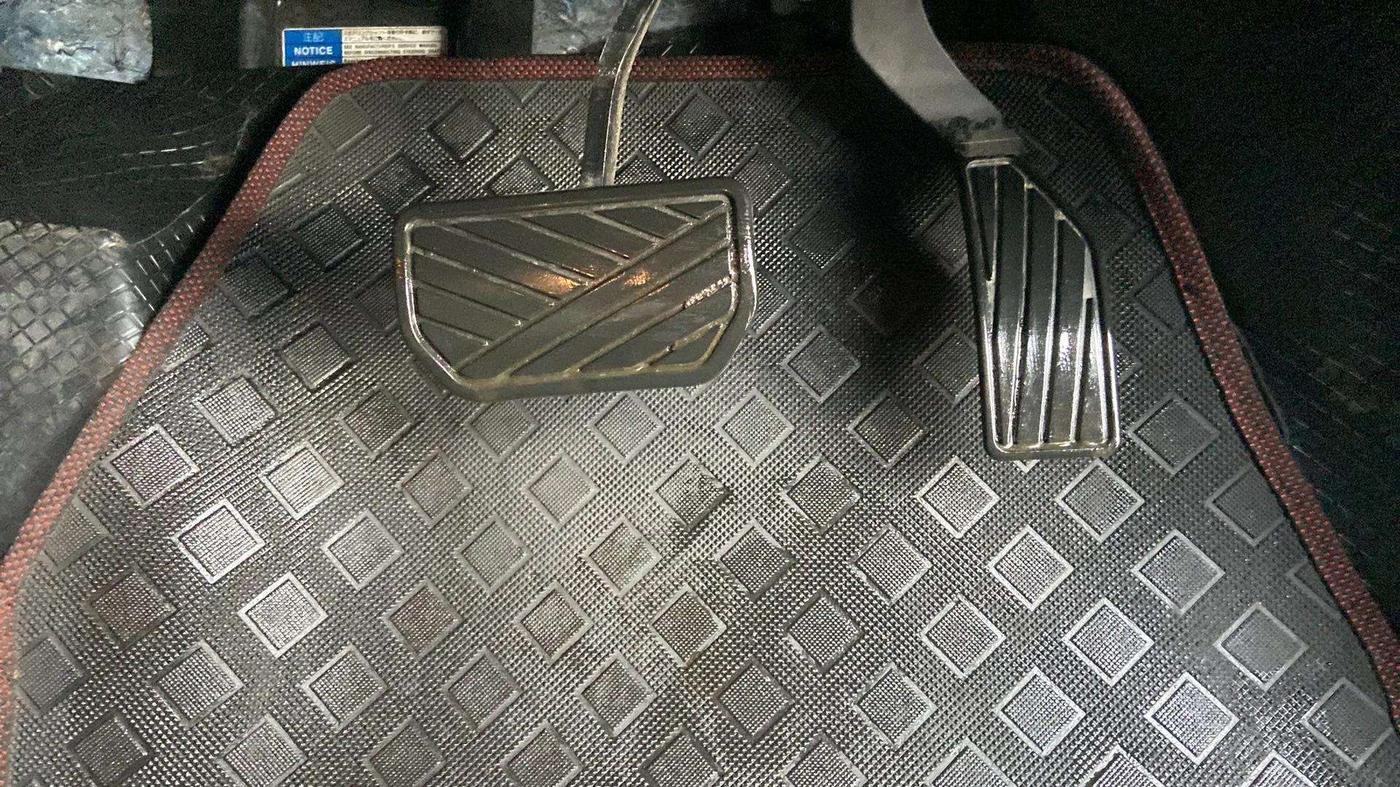2020 Maruti Vitara Brezza VXI AT SHVS, Petrol, Automatic, 60,869 km, Pedals