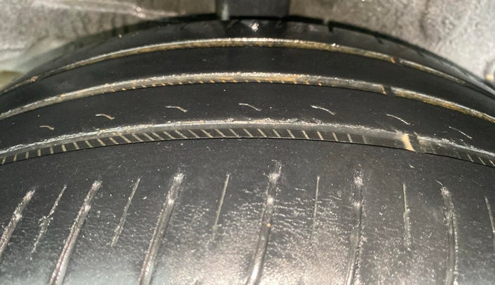 2012 Toyota Etios VD, Diesel, Manual, 1,70,000 km, Right Front Tyre Tread