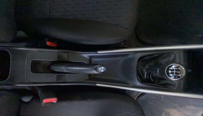 2018 Maruti Baleno DELTA PETROL 1.2, Petrol, Manual, 1,47,239 km, Gear Lever