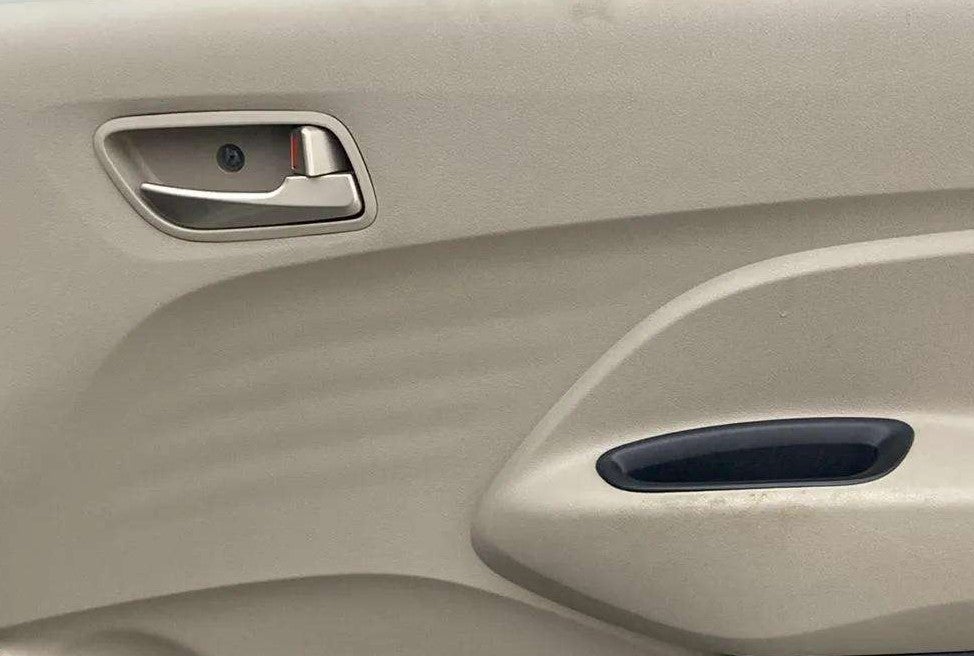 Driver-side-door-panel-control-39