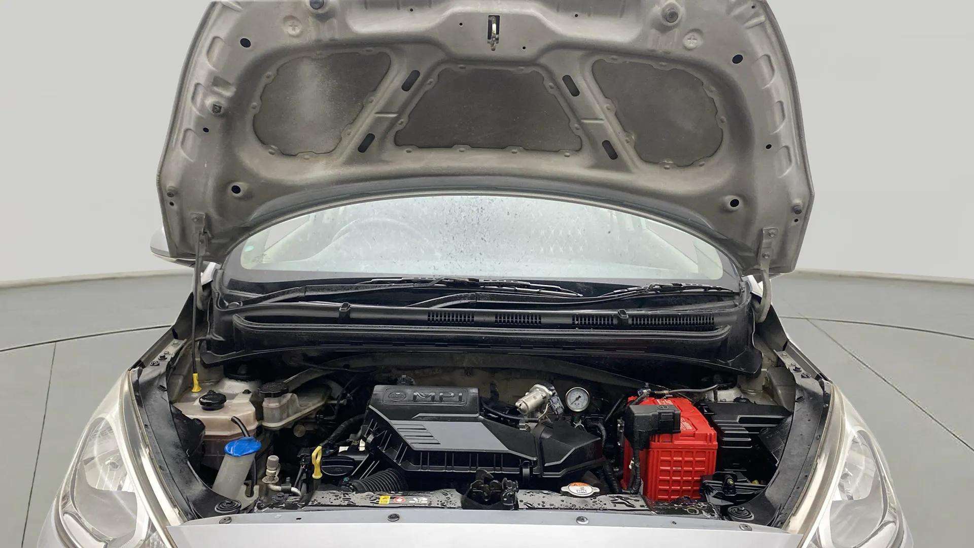 Engine-Full-View-With-Bonnet-Open-13