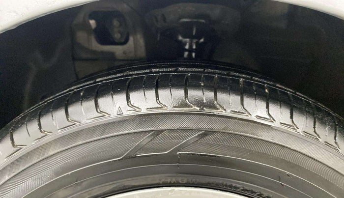 2019 Hyundai NEW SANTRO SPORTZ CNG, CNG, Manual, 1,39,034 km, Left Front Tyre Tread