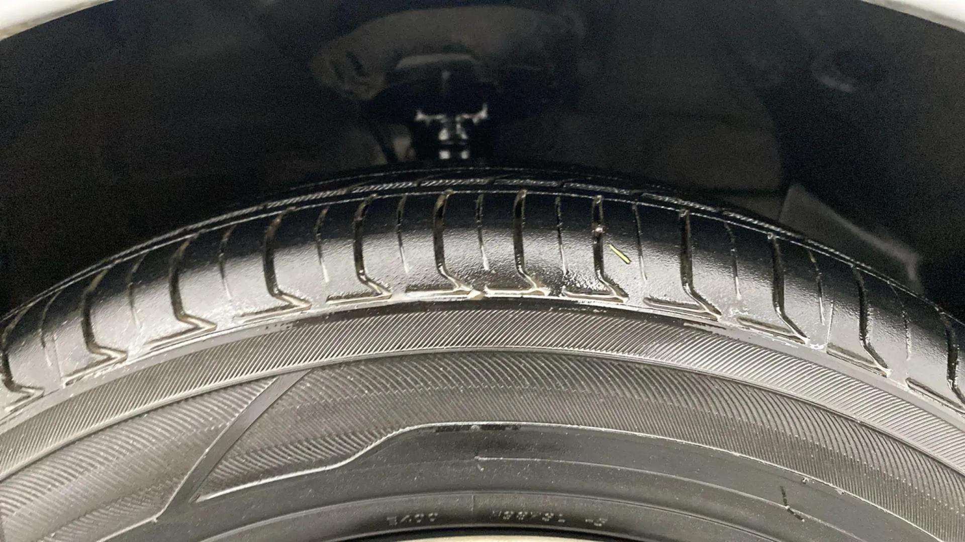 RHS-Front-Tyre-Tread-18