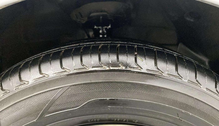 2019 Hyundai NEW SANTRO SPORTZ CNG, CNG, Manual, 1,39,034 km, Right Front Tyre Tread