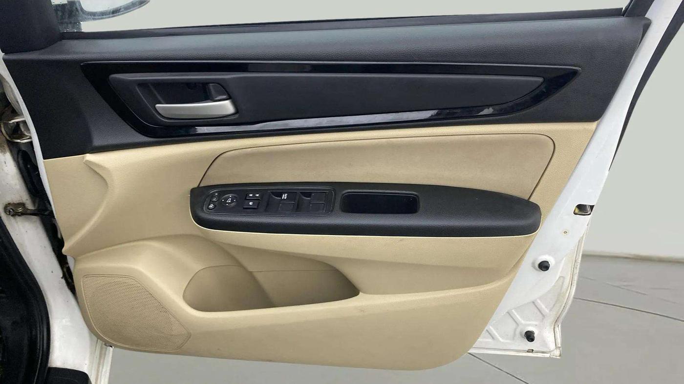 2020 Honda Amaze 1.2L I-VTEC V CVT, Petrol, Automatic, 29,629 km, Driver Side Door Panels Control