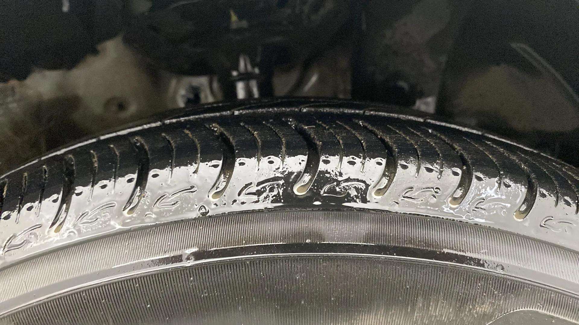RHS-Front-Tyre-Tread-18