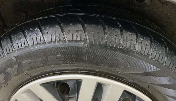 2015 Maruti Celerio ZXI AMT, CNG, Automatic, 89,931 km, Left Front Tyre Tread