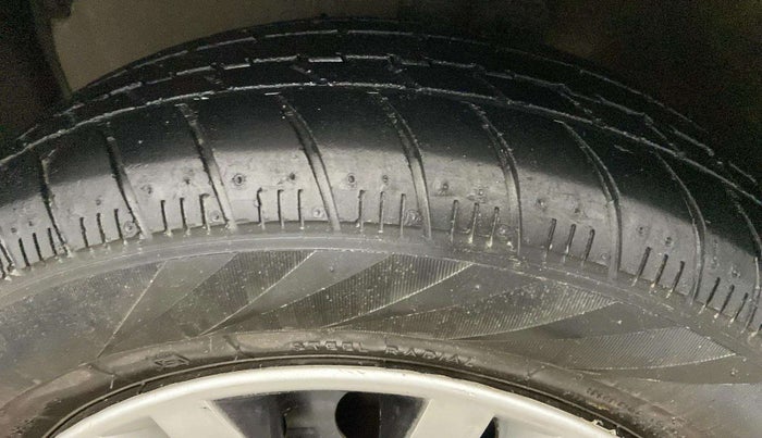 2015 Maruti Celerio ZXI AMT, CNG, Automatic, 89,931 km, Left Rear Tyre Tread
