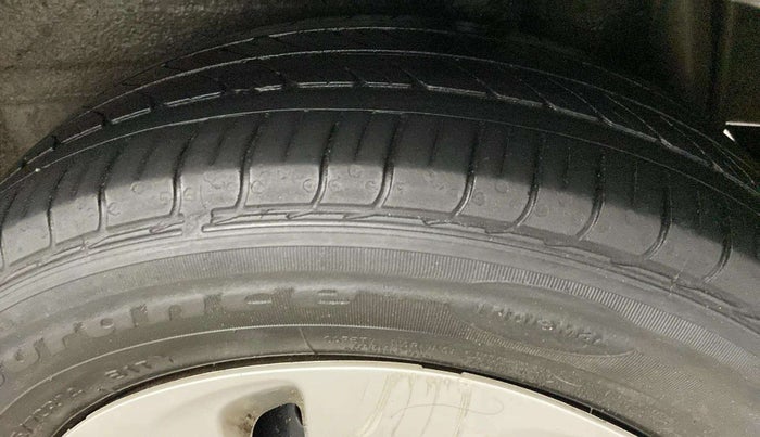 2015 Maruti Celerio ZXI AMT, CNG, Automatic, 89,931 km, Right Rear Tyre Tread