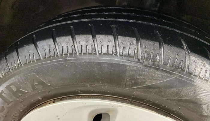 2015 Maruti Celerio ZXI AMT, CNG, Automatic, 89,931 km, Right Front Tyre Tread