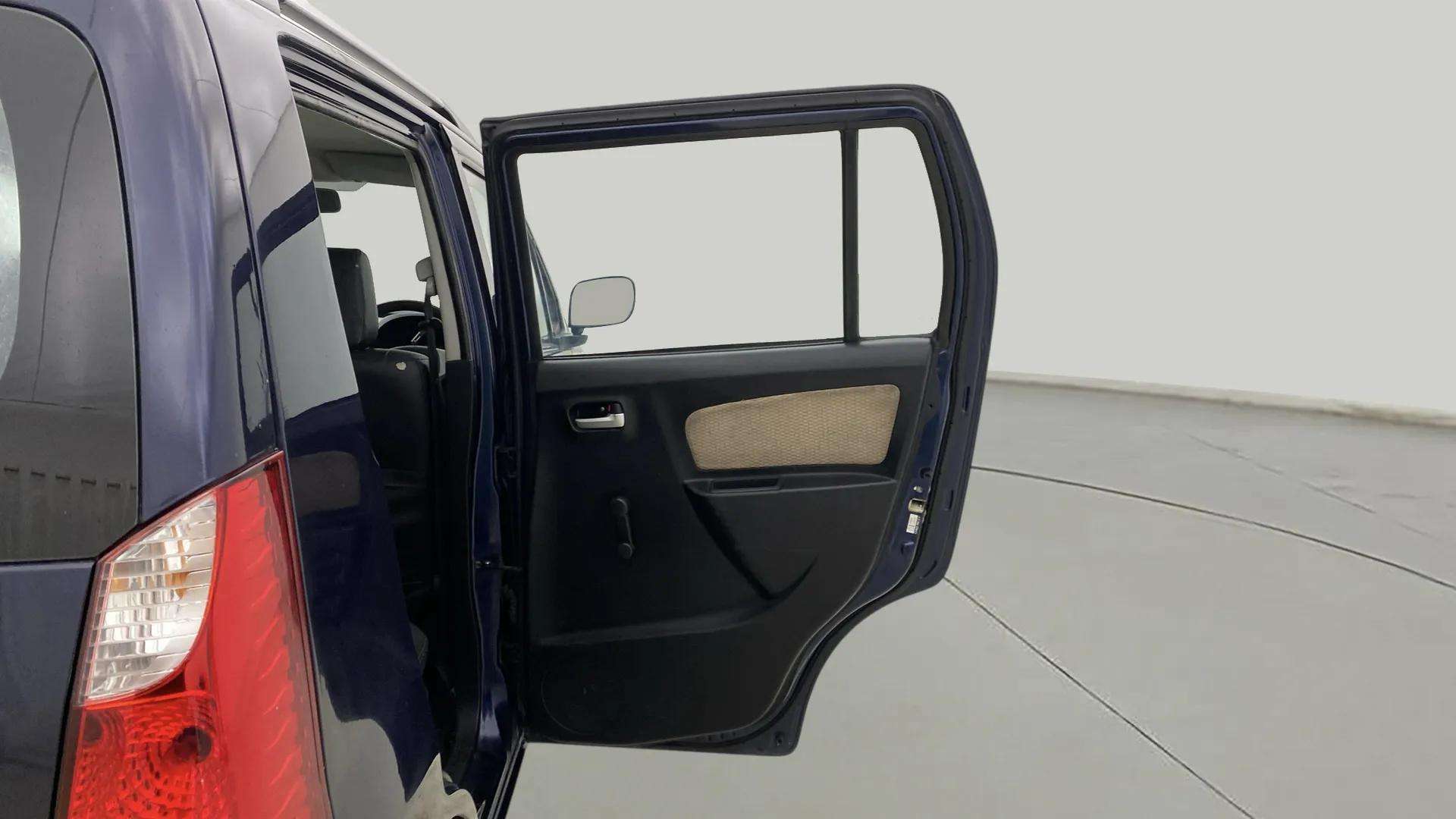 RHS-Rear-Door-Open-33