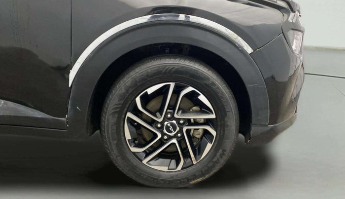 2022 KIA CARENS PRESTIGE PLUS 1.4 PETROL 7 STR, Petrol, Manual, 35,456 km, Right Front Wheel