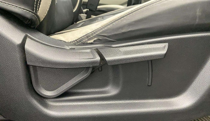 2022 KIA CARENS PRESTIGE PLUS 1.4 PETROL 7 STR, Petrol, Manual, 35,456 km, Driver Side Adjustment Panel