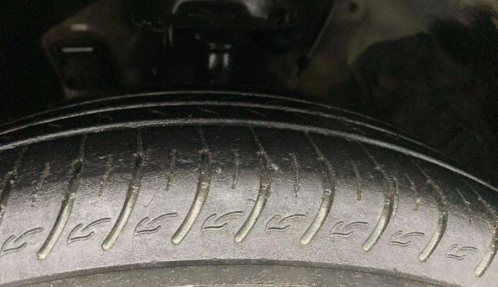 2022 KIA CARENS PRESTIGE PLUS 1.4 PETROL 7 STR, Petrol, Manual, 35,456 km, Left Front Tyre Tread