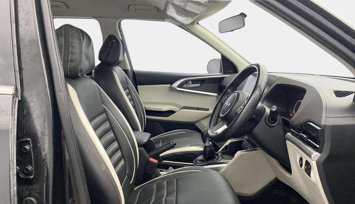 2022 KIA CARENS PRESTIGE PLUS 1.4 PETROL 7 STR, Petrol, Manual, 35,456 km, Right Side Front Door Cabin