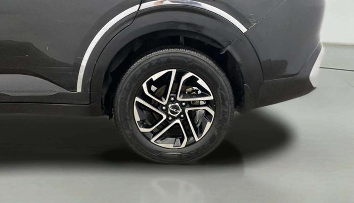 2022 KIA CARENS PRESTIGE PLUS 1.4 PETROL 7 STR, Petrol, Manual, 35,456 km, Left Rear Wheel