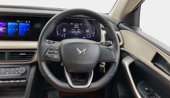 2022 Mahindra XUV700 AX 3 D MT 7 STR, Diesel, Manual, 63,670 km, Steering Wheel Close Up