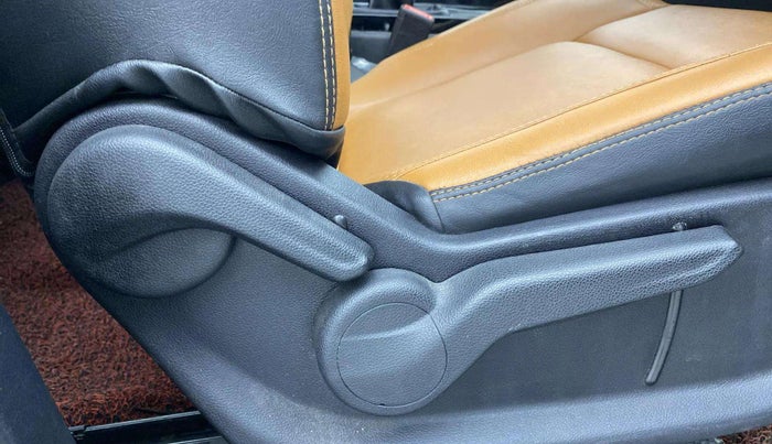 2022 Mahindra XUV700 AX 3 D MT 7 STR, Diesel, Manual, 63,670 km, Driver Side Adjustment Panel