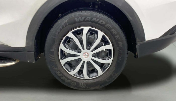 2022 Mahindra XUV700 AX 3 D MT 7 STR, Diesel, Manual, 63,670 km, Left Rear Wheel