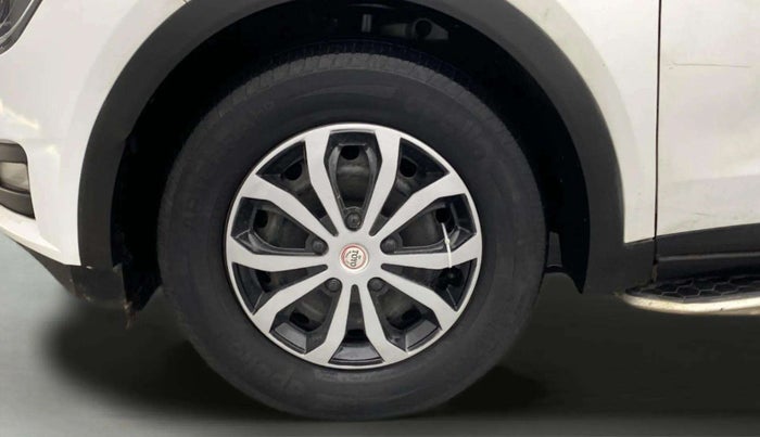 2022 Mahindra XUV700 AX 3 D MT 7 STR, Diesel, Manual, 63,670 km, Left Front Wheel