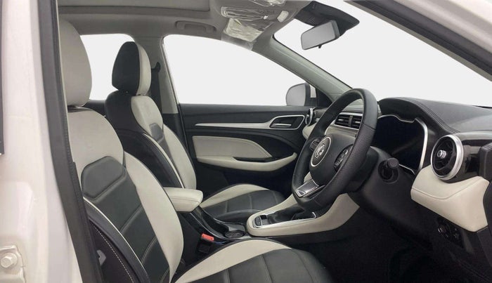 2024 MG ASTOR Select 1.5 CVT (Ivory), Petrol, Automatic, 11,683 km, Right Side Front Door Cabin
