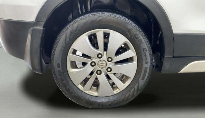2016 Maruti S Cross ZETA 1.3, Diesel, Manual, 1,11,369 km, Right Rear Wheel