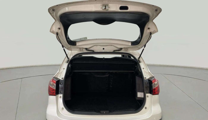 2016 Maruti S Cross ZETA 1.3, Diesel, Manual, 1,11,369 km, Boot Inside