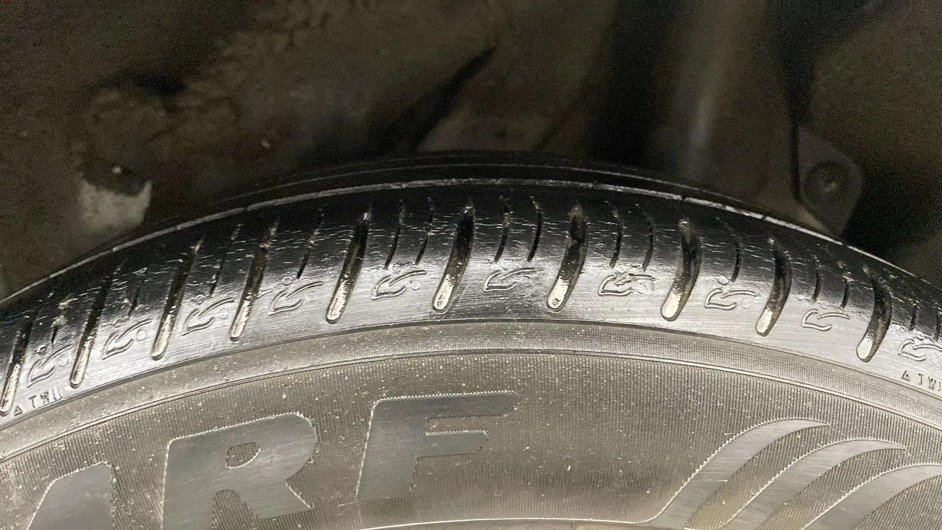 LHS-Rear-Tyre-Tread-21