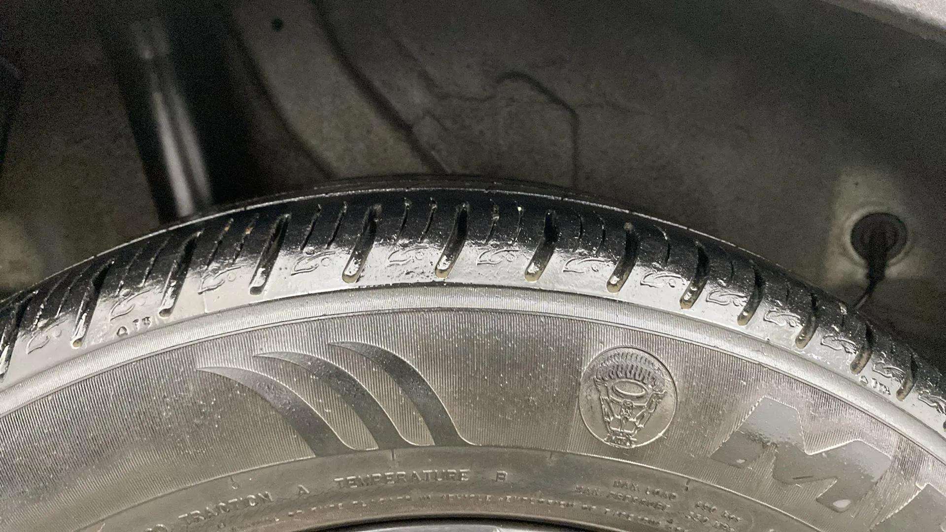 RHS-Rear-Tyre-Tread-19