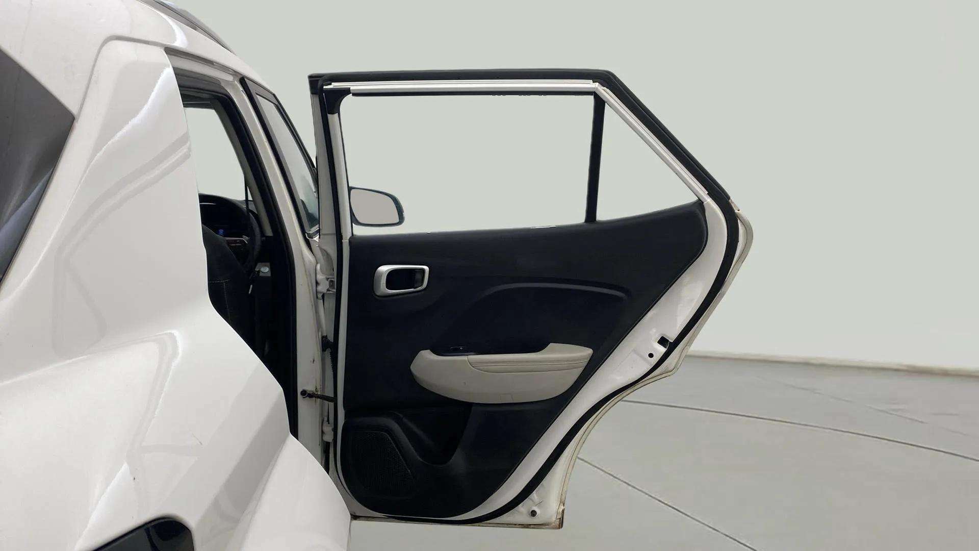 RHS-Rear-Door-Open-33
