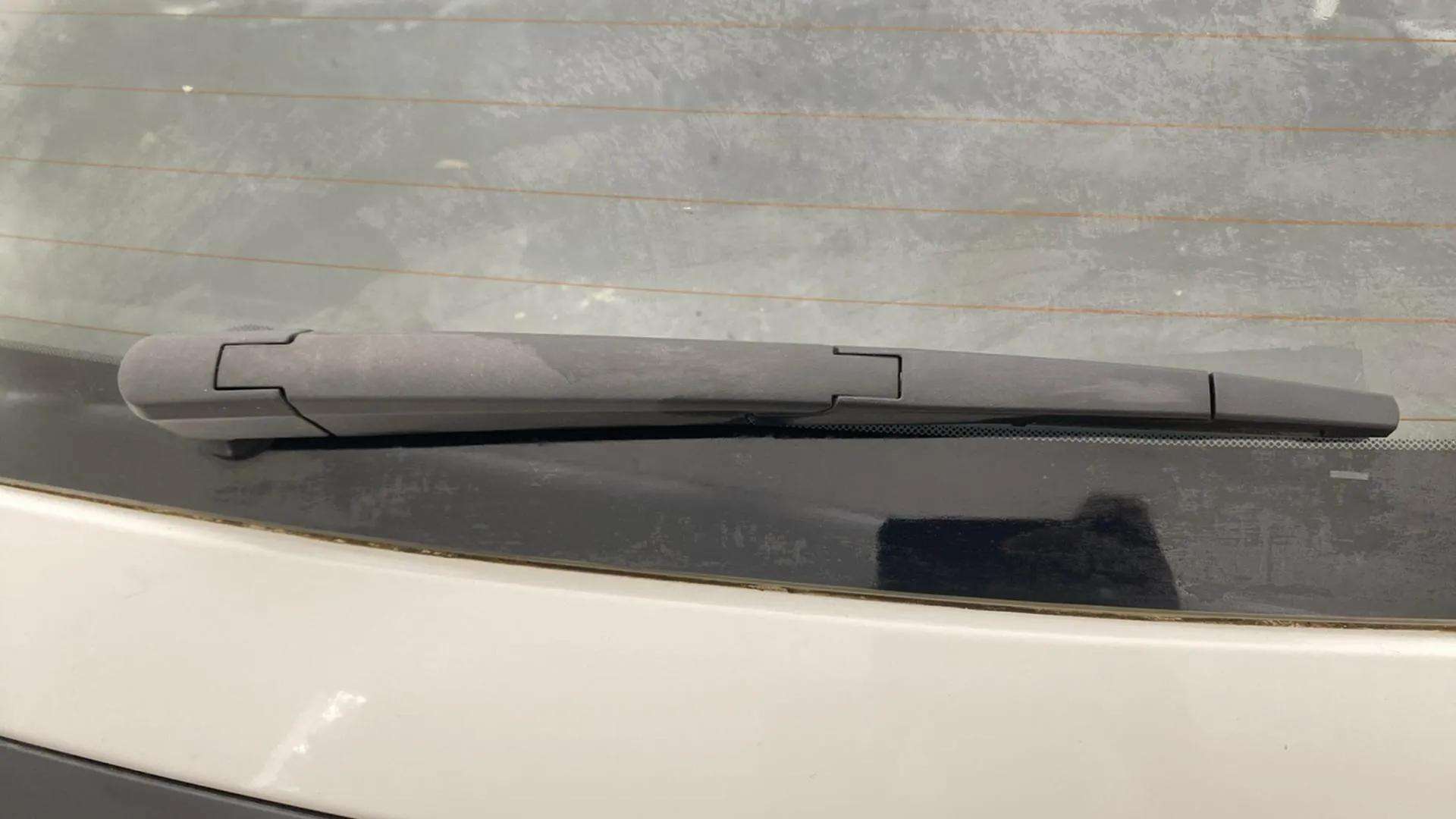 Rear-windshield-wiper-blade-24