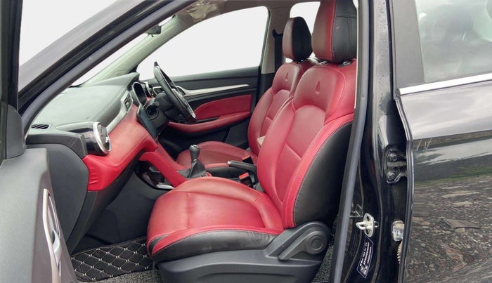 2022 MG ASTOR SUPER 1.5 MT, Petrol, Manual, 18,212 km, Right Side Front Door Cabin